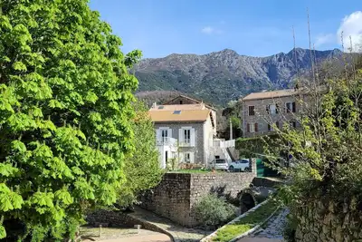 Image de Typique maison Corse entre montagne et mer
