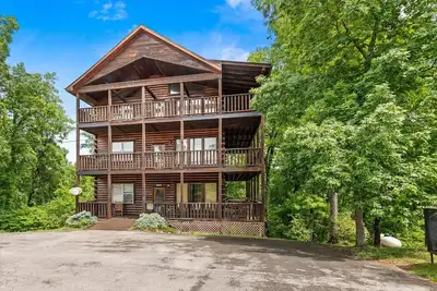 Image de 6 Master Suites, Sleeps 28, Arcade, Hot Tub, Pool Table, Game Room and More!