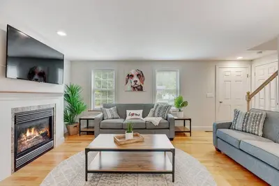 The Driftwood Home, 5 min from Mashpee Commons, Ac