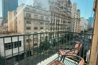 Image de Departamento con Balcón en Pleno Centro Porteño