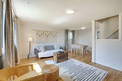 Image de Cleveland Home w/ Fenced Yard ~ 10 Mi to Downtown!