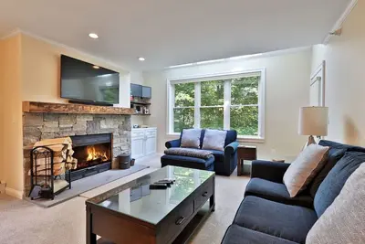 Immaculate and Modern Winterplace Condo at Okemo - Updated