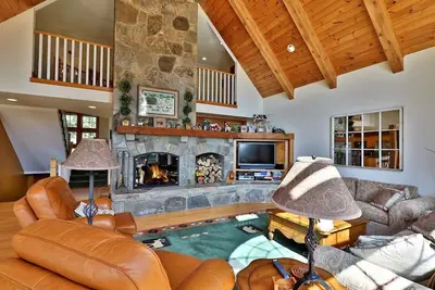 Image de Gorgeous Solitude Home with Direct Ski Access and Hot Tub
