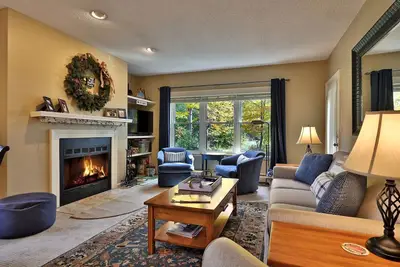 Image de Mid-mountain Winterplace  **Prime First Row Location in K Building - True Ski on/off