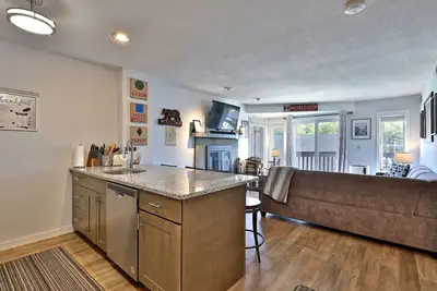 Beautiful Okemo Mountain Lodge Condo at Clocktower Base - Direct Ski Access