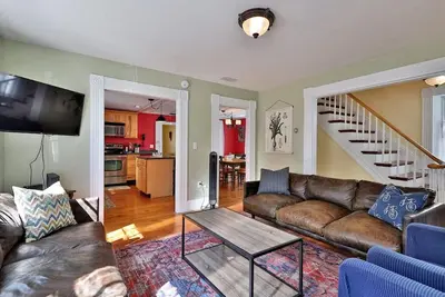 Image de Ludlow Village Home, walk to shops and grocery store! On Okemo shuttle route