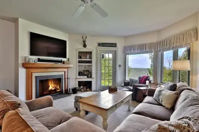 Stunning Solitude Condo with Direct Ski Access and shared Amenities