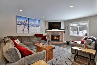 Ski Access from this Kettlebrook Condo with Modern Kitchen