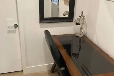 Image de Nice, 2bedroom suite with private fenced in yard