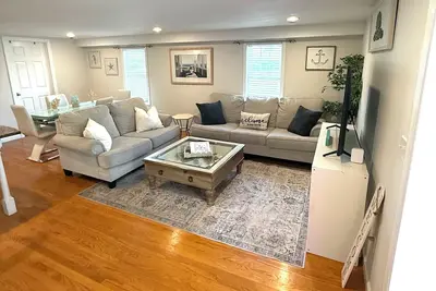 Image de The W – Coastal + Cozy - Walk to Beach + Tyde