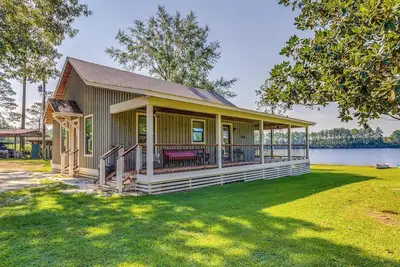Image de Escape to Nature: Lakefront Jay Cottage w/ Views!