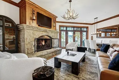 Image de Ski-in Ski-out 1 Bdr+Den in exclusive Horizon Pass by RedAwning