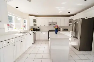 Image de Exceptional 5br\/5ba huge home near shops & dining