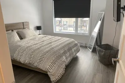 Image de Maison de ville chaleureuse dans un quartier pres de tout