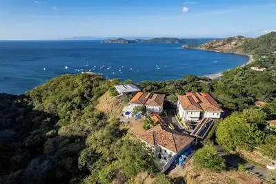 Image de Mariners Point B1 – 3-Br Villa with Private Pool & Panoramic Bay Views, Playa Hermosa