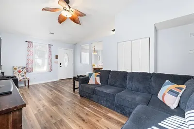 Image de Close to Everything, No Stairs, One Level Living! \n