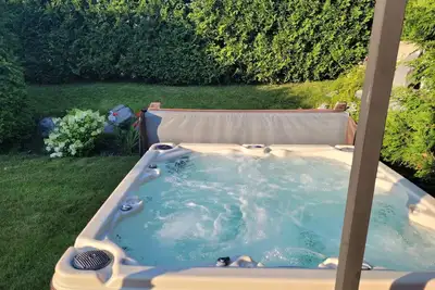 Image de Mont St-Hilaire, maison complète avec spa