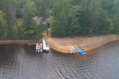 Image de Private Lake Nokomis Sandy, 5 kayaks, 3 canoes, 2 paddle boards, great fishing.