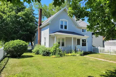 Image de Centennial House - Historic Home with Lakeview! Just 2 blocks from Downtown and Beach!
