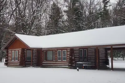 Image de Twin Birch Resort - The Kodiak Cabin:  Lake Access with Dock, Rowboat, and Kayak!