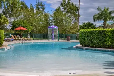 Image de Relax and Celebrate in Style! Outdoor Pool, Full Kitchen, Free Shuttle!