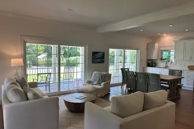 Image de Beautiful Newly Constructed Home Walking Distance from Downtown Vineyard Haven