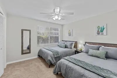 Gainesville Nook Room, Family-Friendly Townhouse with Reading Book + Bike