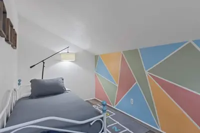 Gainesville Dart Boards Inspired, Family Friendly Condo w/ Dart Board+Games