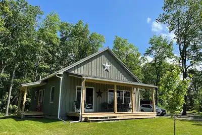 Image de New 2024 Firefly Cottage in the heart of the FingerLakes. Amazing Vineyard views