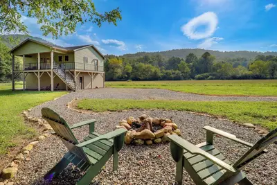 Image de Peaceful Purlear Vacation Rental w/ Creek Access!