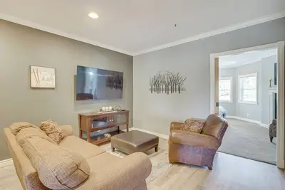 Image de Luxe Midway Condo w/ Golf Course & Mountain Views!