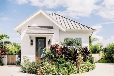 Image de Luxury Cottage, 1bd/1ba, desk | Pool+7 Mile Beach