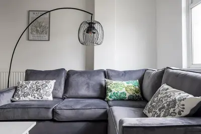 Image de Stylish 4br, sleeps 8, pool table.