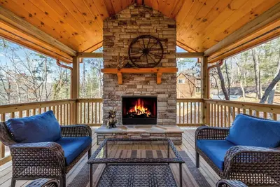 Image de Firepit S'mores, Movie Nights, Swims, Mini-Golf, & Fishing in Riverside Resort - Bucks Bear Lodge