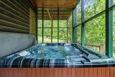 Image de Park Hollow - Explore the nearby river and soak in the hot tub!