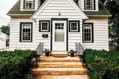 Image de Vintage Charm\/Modern Comforts. Walkable to downtown Baraboo.