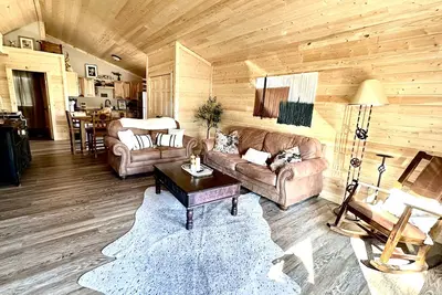 Image de Stylish 4 bd 2 bath. 5 mins to Midtown shopping & bars. Sleeps 12. Pet friendly