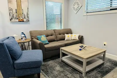 Image de Newly Built Cottage near Aquarium and Cannery Row