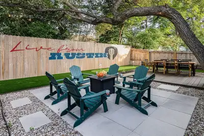 Image de Speakeasy House with Hot tub!