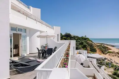 Image de Always a Great Idea To Unwind! 4 Fully-furnished Suites with Balcony, Sea View!