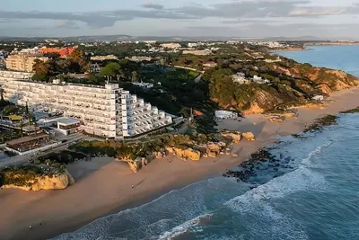 Image de Beachfront Accommodation in Oura Beach! 2 Modern Suites, 2 Outdoor Pools, Spa!
