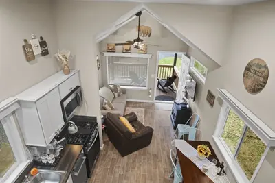 Image de Cozy Tiny Home w/Hot tub and firepit close to Mt. Rainer Nat. Park & Restaurants