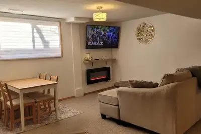 Image de 5 minute walk to Henderson Lake! \nCozy 3 bedroom basement suite w/private patio.