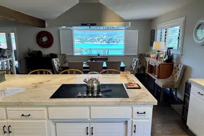 Image de Xanadu Lakefront Retreat with covered private dock and slide in its own cove!