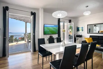 Image de Luxury sea view jacuzzi modern apartment