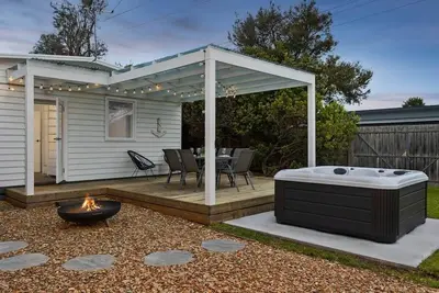 Image de Sunny Shores -  Family Retreat with Heated Spa