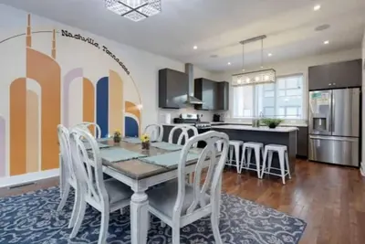 Image de Modern Townhome w/ Game Room + 10min to Downtown!