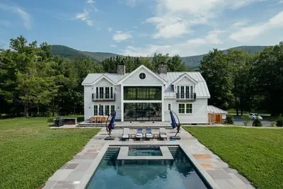 Image de West Kill Farmhouse - Privacy, Pool, Sleeps 10