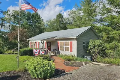 Image de Oak Park Retreat: 2br 2ba Cozy Peaceful Home near Haywood Regional Medical
