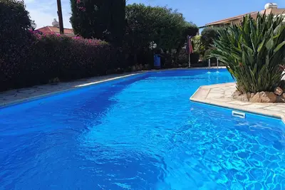 Image de Eva Gardens corner house with stunning garden and huge pool next to Coral Bay